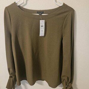 Ann Taylor size small green top